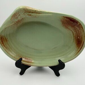 Vintage Poppy Trail Metlox Clamshell Shaped Bowl Green w\/ Speckles P747 USA